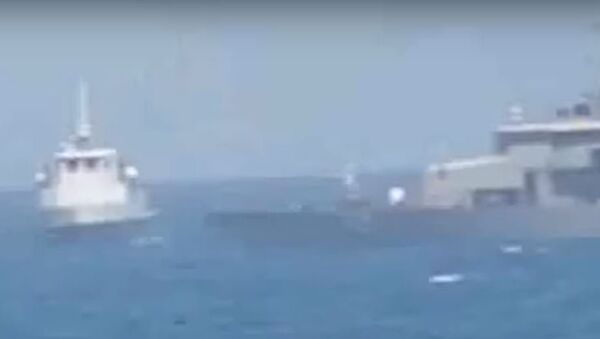 Iranian Vessel Intercepts US patrol boat - Sputnik International