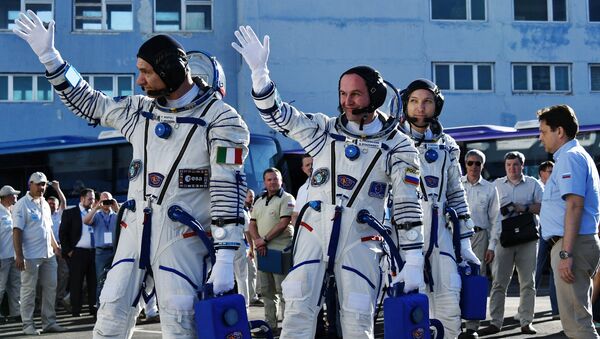 From left: ISS Expedition 52/53 primary crew members onboard engineer Paolo Nespoli of ESA, onboard engineer Sergei Ryzansky of Roskosmos space agency and ISS Expedition 53 commander Randolph Bresnik of NASA seen here ahead of the launch of Soyuz MS-05 manned spacecraft with ISS Expedition 52/53 cre - Sputnik International