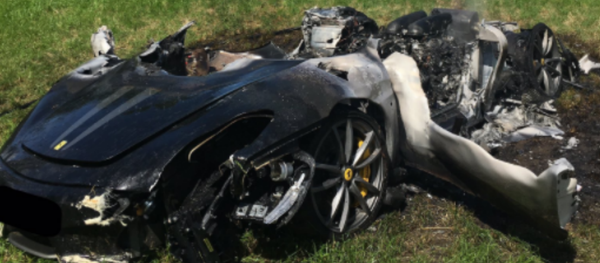 UK man crashes and destroys Ferrari an hour after buying it UK man crashes and destroys Ferrari an hour after buying it - Sputnik International