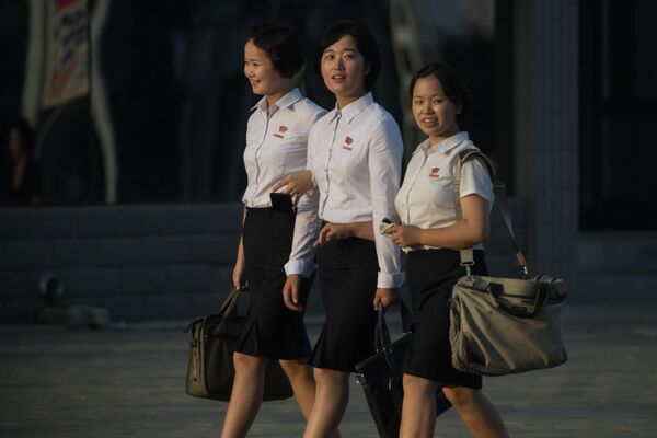 Студенты университета на одной из улиц Пхеньяна - Sputnik International