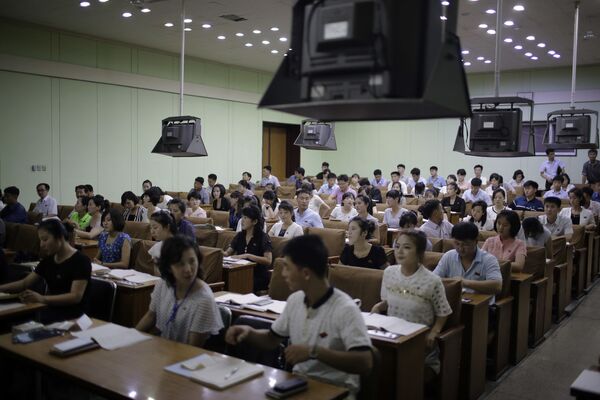 Группа по изучению китайского языка в Народном дворце учебы - Sputnik International