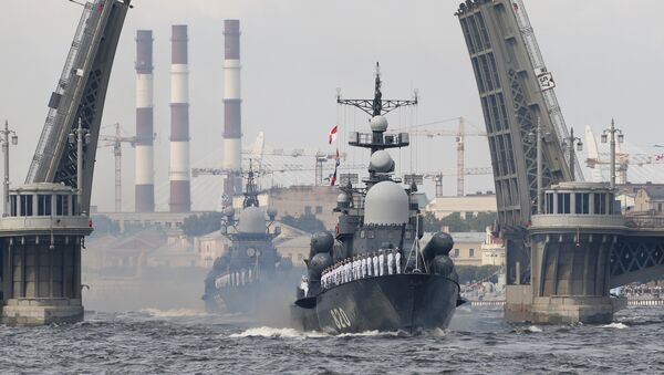 A Russian Navy vessels ride along Neva river taking part in the naval parade during the Navy Day celebration in St.Petersburg, Russia, on Sunday, July 30, 2017 - Sputnik International
