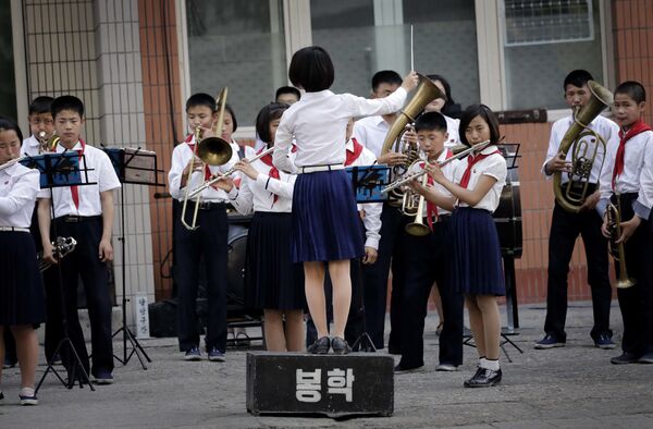 School band members perform along the street at the end of a work day Friday, June 16, 2017, in Pyongyang, North Korea School band members perform along the street at the end of a work day Friday, June 16, 2017, in Pyongyang, North Korea - Sputnik International