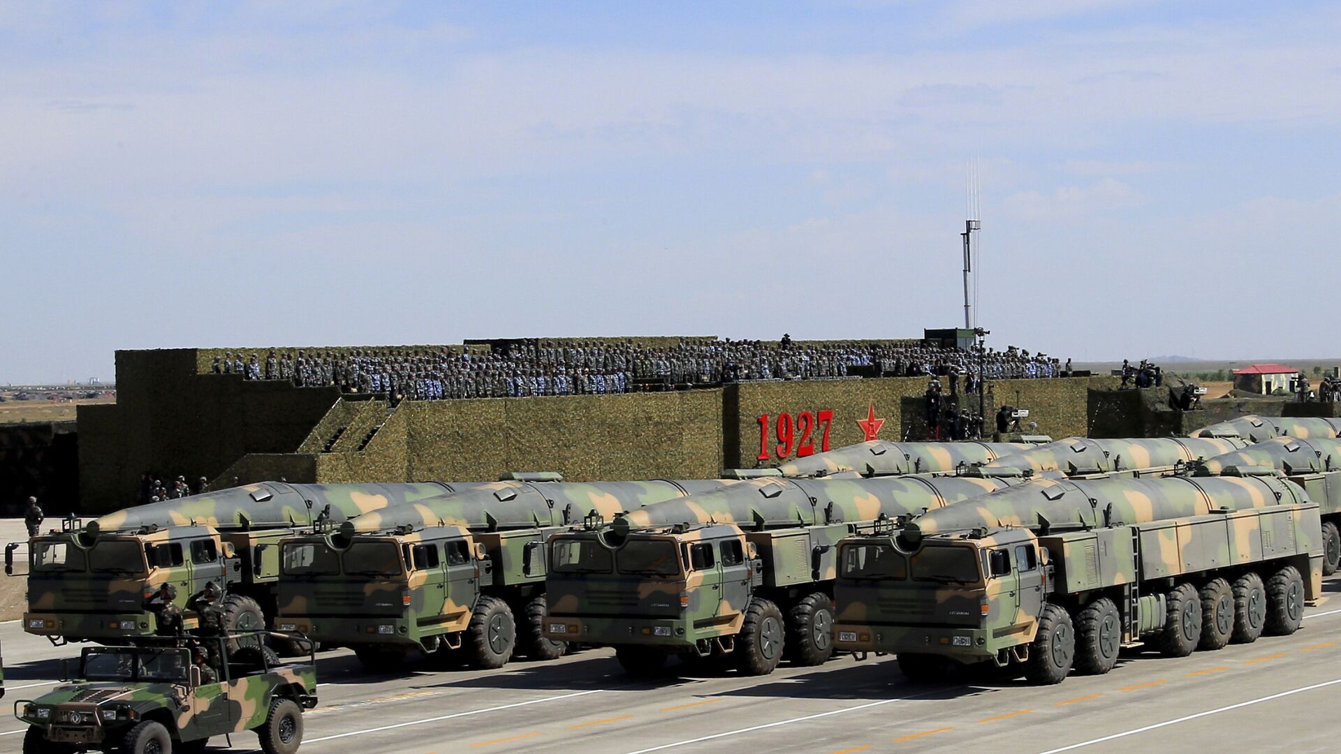 In this photo released by China's Xinhua News Agency, military vehicles carrying missiles for both nuclear and conventional strikes are driven past the VIP stage during a military parade to commemorate the 90th anniversary of the founding of the People's Liberation Army at Zhurihe training base in north China's Inner Mongolia Autonomous Region, Sunday, July 30, 2017 - Sputnik International, 1920, 06.04.2022