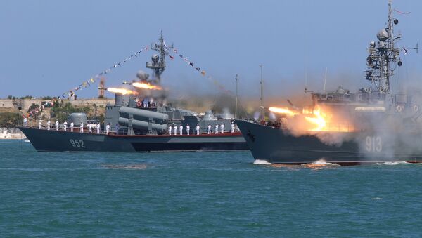A Russian Navy's minesweeper Kovrovets fires missiles during the Navy Day parade in the Black Sea port of Sevastopol, Crimea, July 30, 2017 - Sputnik International