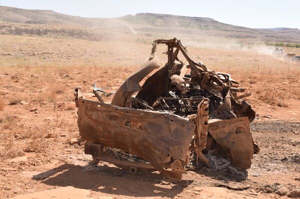 A destroyed vehicle in Aarsal A destroyed vehicle in Aarsal - Sputnik International