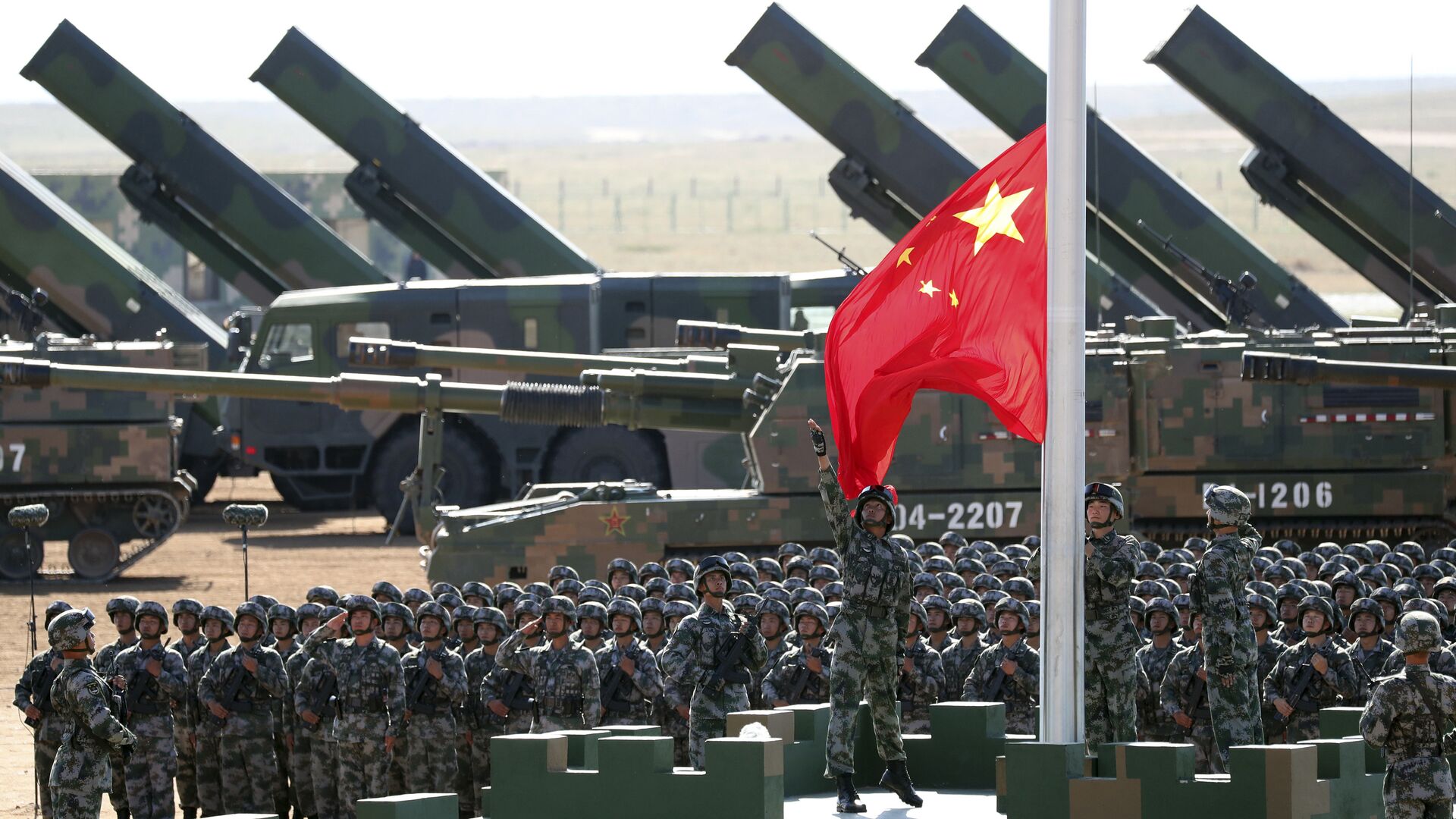 In this photo released by China's Xinhua News Agency, Chinese People's Liberation Army (PLA) troops perform a flag raising ceremony Sunday, July 30, 2017 for a military parade to commemorate the 90th anniversary of the founding of the PLA on Aug. 1 at Zhurihe training base in north China's Inner Mongolia Autonomous Region - Sputnik International, 1920, 29.07.2022