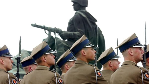 Polish Army soldiers stand to attention during a wreath laying ceremony marking the 62nd anniversary of the end of WWII in Europe, at the Soviet Army cemetery in Warsaw, Poland, Wednesday, May 9, 2007 - Sputnik International