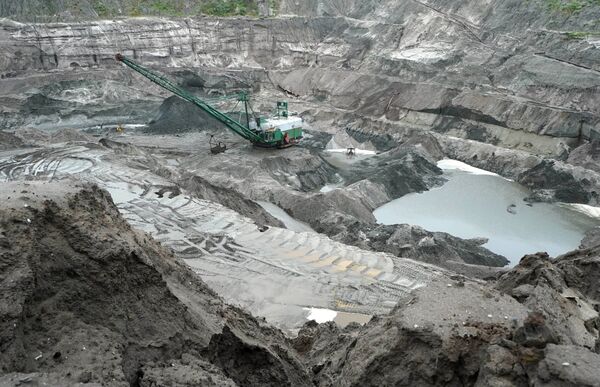 Amber extraction in an Amber Plant pit. Kaliningrad Amber extraction in an Amber Plant pit. Kaliningrad - Sputnik International