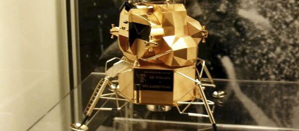This image provided by Armstrong Air and Space Museum shows a lunar module replica at Armstrong Air and Space Museum in Wapakoneta, Ohio. Police say the rare gold replica of the lunar space module has been stolen from the museum. This image provided by Armstrong Air and Space Museum shows a lunar module replica at Armstrong Air and Space Museum in Wapakoneta, Ohio. Police say the rare gold replica of the lunar space module has been stolen from the museum. - Sputnik International