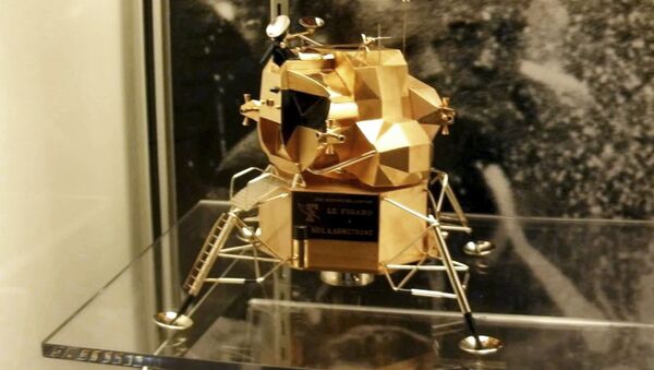 This image provided by Armstrong Air and Space Museum shows a lunar module replica at Armstrong Air and Space Museum in Wapakoneta, Ohio. Police say the rare gold replica of the lunar space module has been stolen from the museum. - Sputnik International