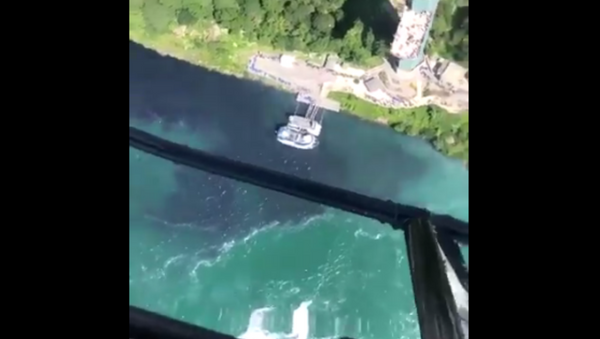 Niagara Falls Hit With Black Cloud of Sewage - Sputnik International