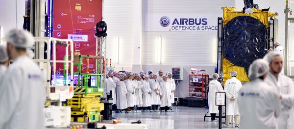 Airbus Defence and Space researchers work during the presentation of the satellite Eutelsat 172B, the first entirely electric European satellite, at the Airbus Defence and Space Headquarters in Toulouse on March 15, 2017, prior to its departure to Kourou where it will be launched in April 2017 - Sputnik International