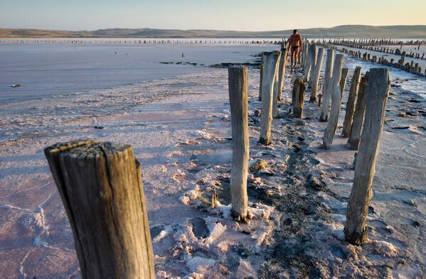 Get Dirty! 'Magic' Mud of Crimea's Chokrak Lake - Sputnik International