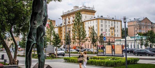 A general view taken on July 31, 2017 shows the US embassy building in Moscow. President Vladimir Putin on July 30, 2017 - Sputnik International