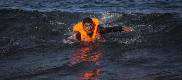 A migrant swimming A migrant swimming - Sputnik International