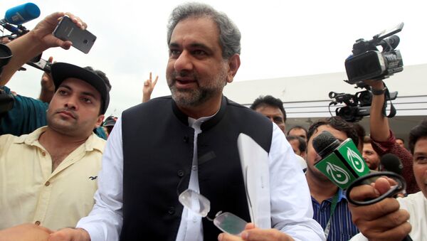 Pakistan's former Petroleum Minister and Prime Minister designate Shahid Khaqan Abbasi arrives to attend the National Assembly session in Islamabad, Pakistan August 1, 2017 - Sputnik International