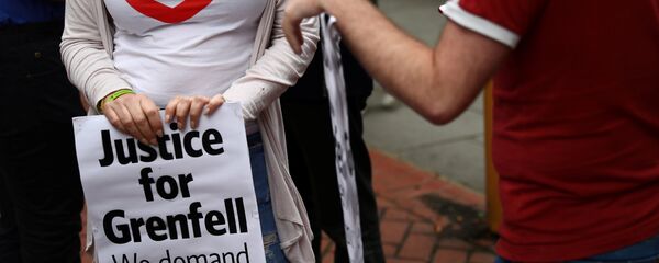 Demonstrators protest against the Grenfell Tower fire outside a Kensington and Chelsea Council meeting at Kensington Town Hall in London, Britain July 19, 2017. - Sputnik International