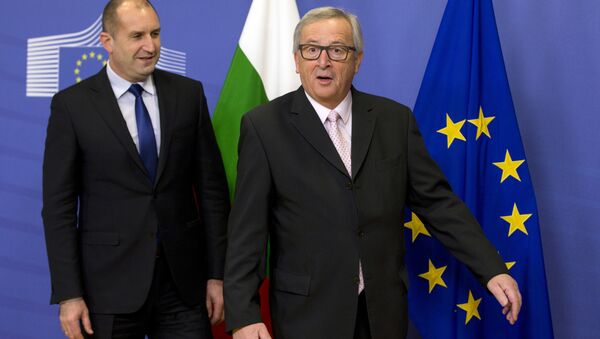 European Commission President Jean-Claude Juncker, right, prepares to greet Bulgarian President Rumen Radev prior to a meeting at EU headquarters in Brussels on Monday, Jan. 30, 2017. - Sputnik International