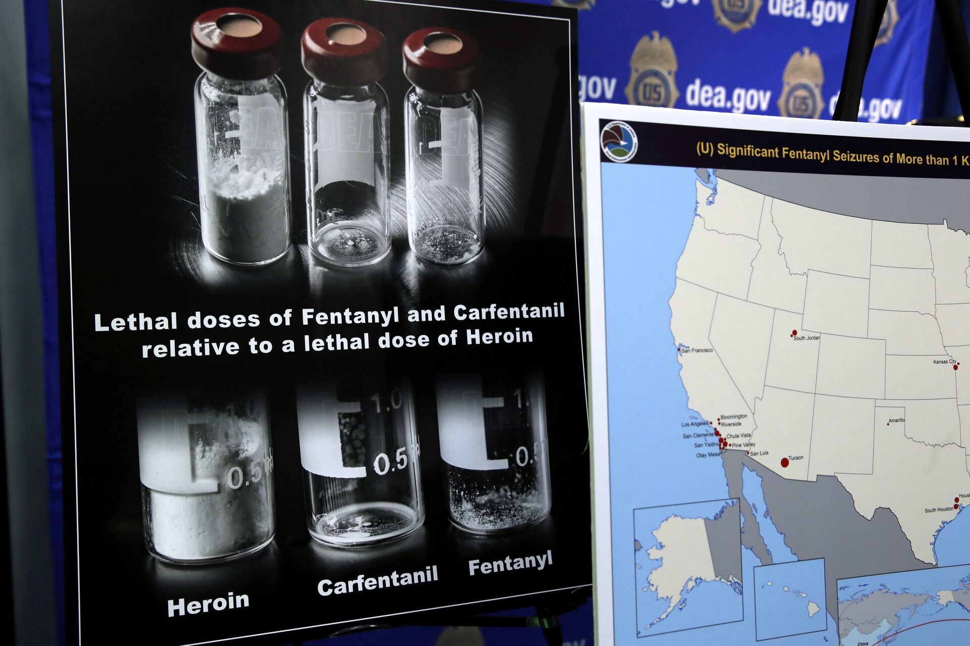 Posters comparing lethal amounts of heroin, fentanyl, and carfentanil, are on display during a news conference about the dangers of fentanyl, at DEA Headquarters in Arlington, Tuesday, June 6, 2017.  - Sputnik International, 1920, 22.12.2022