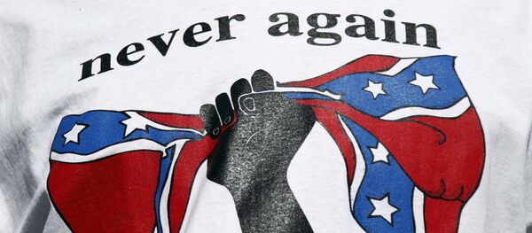 A change-the-flag supporter wears a T-shirt calling for the removal of the Confederate battle emblem from the Mississippi flag at a rally at the Capitol in Jackson, Miss., Thursday, Feb. 18, 2016. A change-the-flag supporter wears a T-shirt calling for the removal of the Confederate battle emblem from the Mississippi flag at a rally at the Capitol in Jackson, Miss., Thursday, Feb. 18, 2016. - Sputnik International