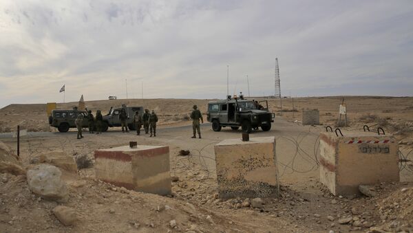 Israeli soldiers stand near the Israel and Egypt border. (File) - Sputnik International