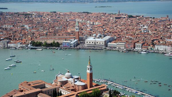 This aerial picture shows St Mark's square (front) and San Giorgio island in Venice. (File) - Sputnik International