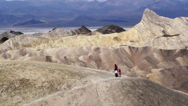 In this April 11,2010 file photo, tourists walk along a ridge at Death Valley National Park, Calif. - Sputnik International