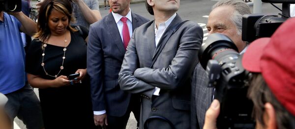 Martin Shkreli stands at an intersection after leaving federal court Martin Shkreli stands at an intersection after leaving federal court - Sputnik International