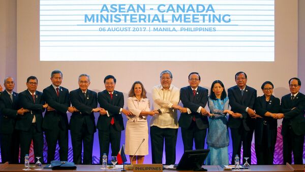 Canada's Foreign Minister Chrystia Freeland (C) links arms with ASEAN Foreign Ministers and their representatives as they take part in the ASEAN-Canada Ministerial Meeting of the 50th ASEAN Foreign Ministers' Meeting and its Dialogue Partners at the Philippine International Convention Center in Pasay city, metro Manila, Philippines - Sputnik International