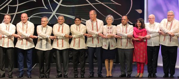 Russian Foreign Minister Sergei Lavrov during a joint photo-op with foreign ministers of ASEAN member states before the official gala dinner on the sidelines of the ASEAN regional security summit in Malina, Philippines - Sputnik International
