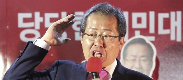 South Korean presidential candidate Hong Joon-pyo of the Liberty Korea Party speaks during an election campaign in Seoul, South Korea, Monday, May 8, 2017 South Korean presidential candidate Hong Joon-pyo of the Liberty Korea Party speaks during an election campaign in Seoul, South Korea, Monday, May 8, 2017 - Sputnik International