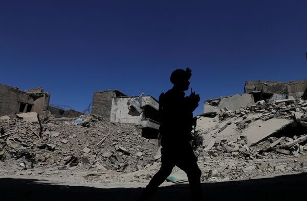 A member of Iraqi federal police patrols in the destroyed Old City of Mosul, Iraq August 7, 2017 A member of Iraqi federal police patrols in the destroyed Old City of Mosul, Iraq August 7, 2017 - Sputnik International