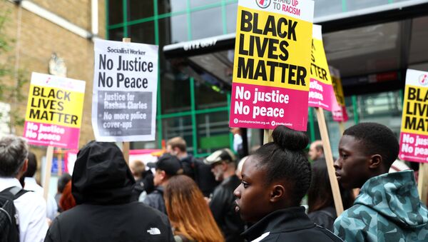 Demonstrators gather at a protest outside Stoke Newington police station over the death of Rashan Charles, London, Britain July 29, 2017. - Sputnik International