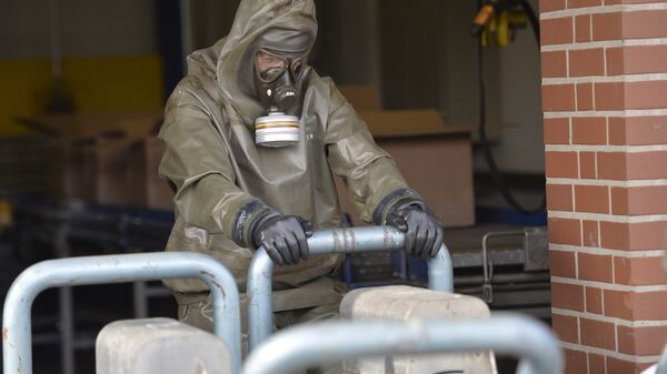 An expert in protective gear shows the disposal of chemical weapons during a media day at the German state-run company GEKA, specialized in the disposal of hazardous materials in Munster, northern Germany, Wednesday, March 5, 2014 - Sputnik International