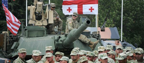 US and Georgian servicemen participating in the joint multinational military exercise 'Noble Partner 2017' wait for the arrival of US Vice President Mike Pence at an airbase outside Tbilisi on August 1, 2017 - Sputnik International
