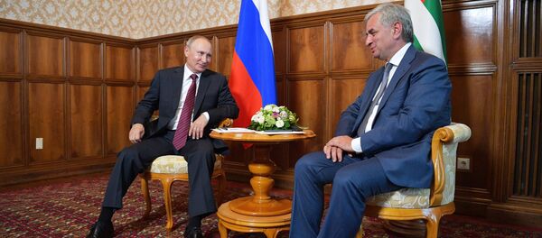 President Vladimir Putin and President of Abkhazia Raul Khadjimba, right, during a meeting - Sputnik International