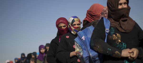Women displaced from Mosul, Iraq at a refugee camp - Sputnik International