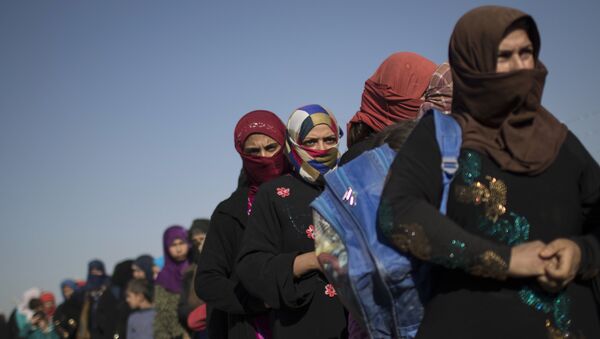 Women displaced from Mosul, Iraq at a refugee camp - Sputnik International