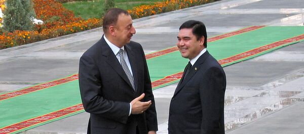 President of Turkmenistan Gurbanguly Berdymukhammedov (R) listens to his Azeri counterpart Ilham Aliyev on November 28, 2008 in Ashgabat prior talks about energy cooperation - Sputnik International