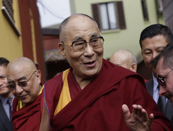 Dalai Lama Tenzin Gyatso, center, leaves a Tibetan Buddhist institute, in Milan Dalai Lama Tenzin Gyatso, center, leaves a Tibetan Buddhist institute, in Milan - Sputnik International