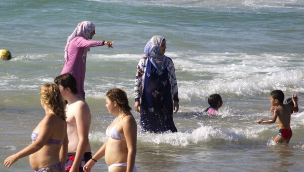Muslim women bathe in the Mediterranean - Sputnik International