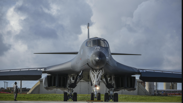 B-1 Lancer Prepares to Take Off From Guam - Sputnik International