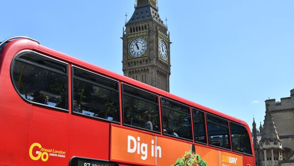 A bus in seen in front of the Houses of Parliament in London on June 10, 2017 - Sputnik International
