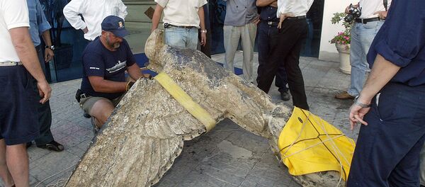 The 250kg bronze eagle, figurehead of the Nazi battleship Graf Spee, is unloaded 10 February, 2006 in a hotel in Montevideo The 250kg bronze eagle, figurehead of the Nazi battleship Graf Spee, is unloaded 10 February, 2006 in a hotel in Montevideo - Sputnik International