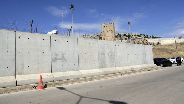 This May 24, 2017 file photo shows the newly built wall near Cilvegozu border gate in Reyhanli, at the Turkey-Syria border - Sputnik International