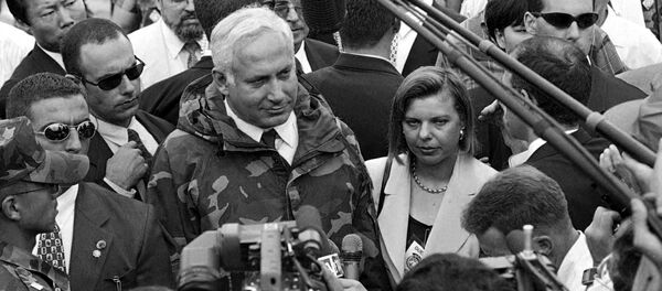 Israeli Prime Minister Benjamin Netanyahu and his wife Sara Netanyahu speak to reporters after visiting the Demilitarized Zone separating South Korea from its communist rival, North Korea, Thursday, Aug. 28, 1997. - Sputnik International