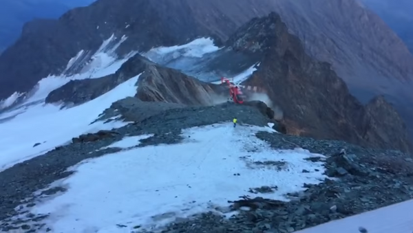 Rescue Chopper Takes a Tumble on Austria’s Highest Mountain - Sputnik International