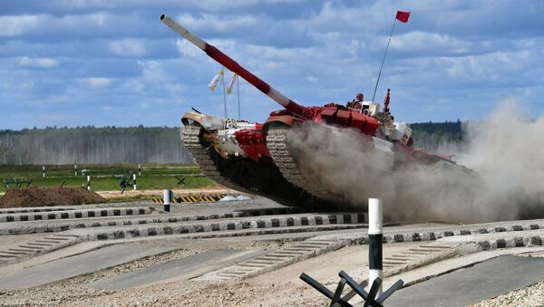 A Russian Army tank crew takes part in semifinal relay race during tank biathlon competitions of the 2017 International Army Games at the Alabino training center near Moscow - Sputnik International