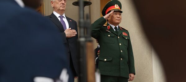 Defense Secretary Jim Mattis and Vietnam Defense Minister Gen. Ngo Xuan Lich participate in an enhanced honor cordon at the Pentagon - Sputnik International
